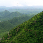 अरावली पर्वतमाला में अवैध माइनिंग और जंगलों की कटाई, जिससे रेगिस्तान का खतरा बढ़ रहा है